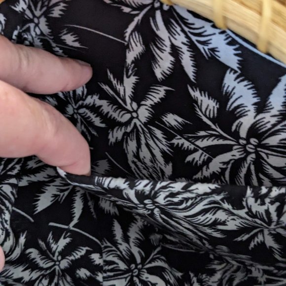 Small Woven Rattan Circle basket bag, Black and White Floral interior, pockets - Picture 8 of 13